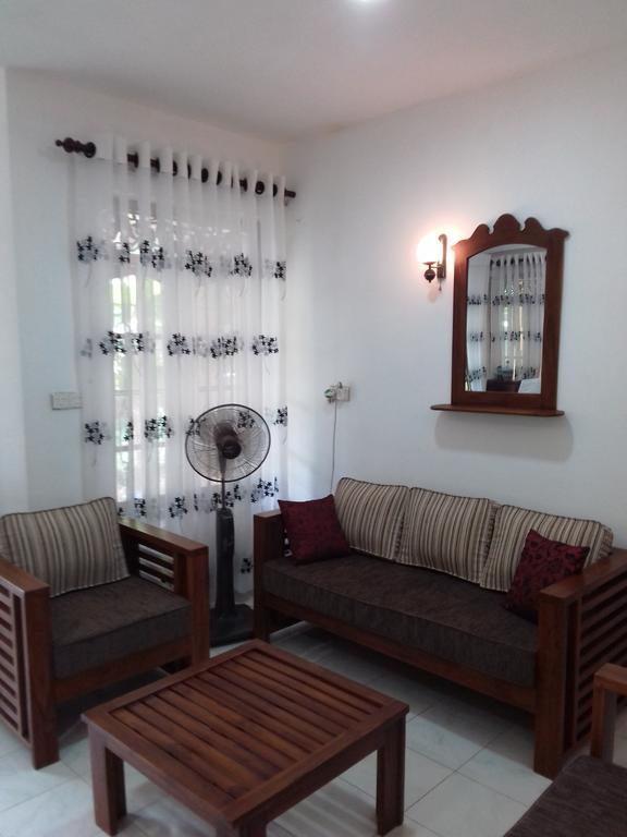 Serenity Villa Хіккадува Екстер'єр фото